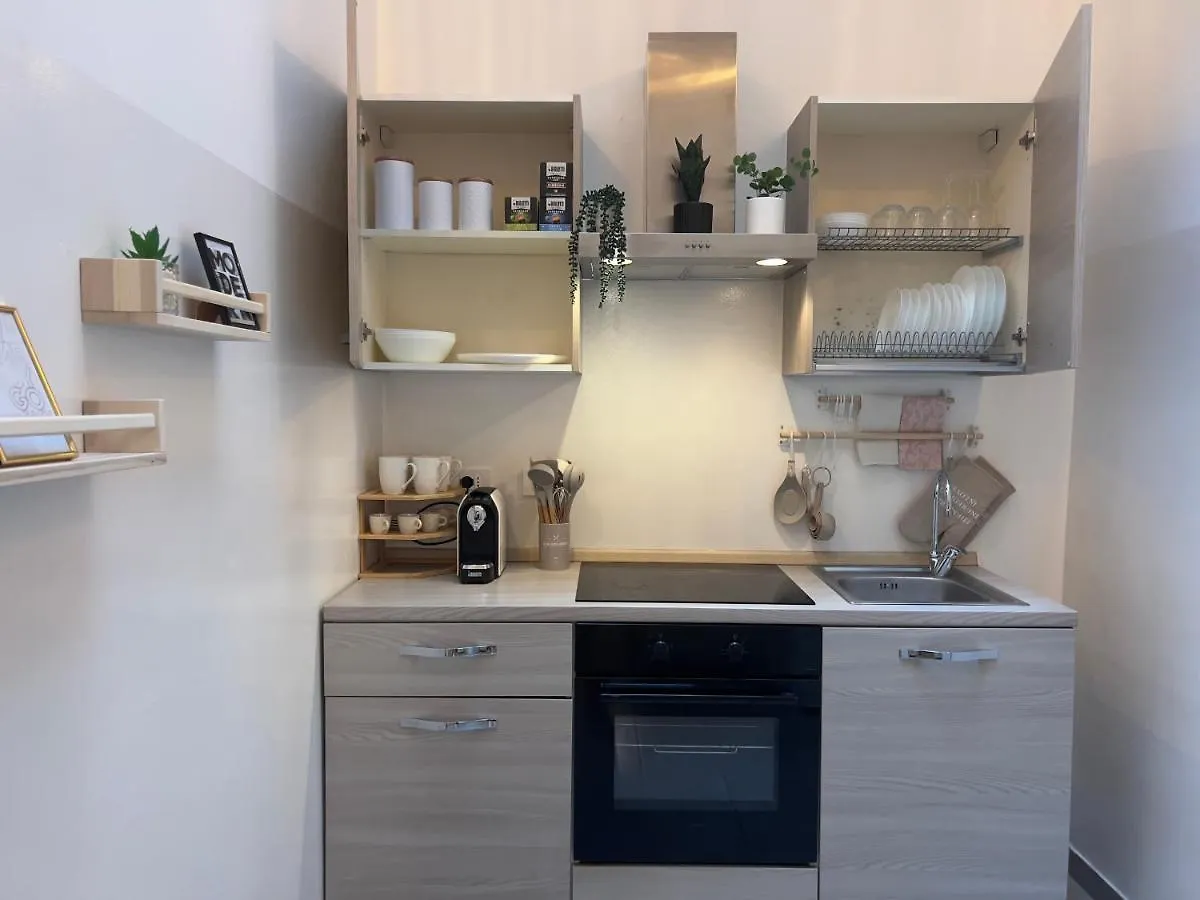 Regina Milano In Porta Romana 3 - Sky Tv, Wifi & Breakfast Box Lägenhet