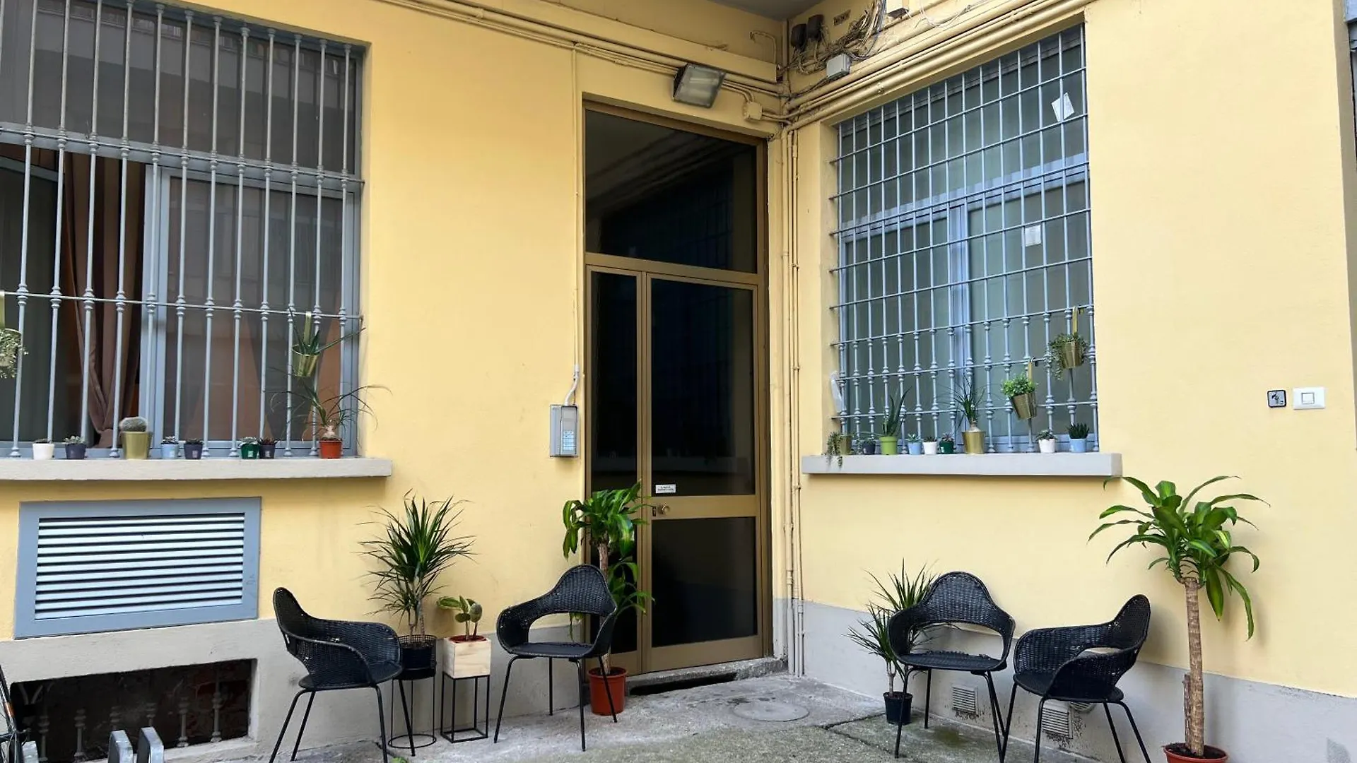 Regina Milano In Porta Romana 3 - Sky Tv, Wifi & Breakfast Box Lägenhet
