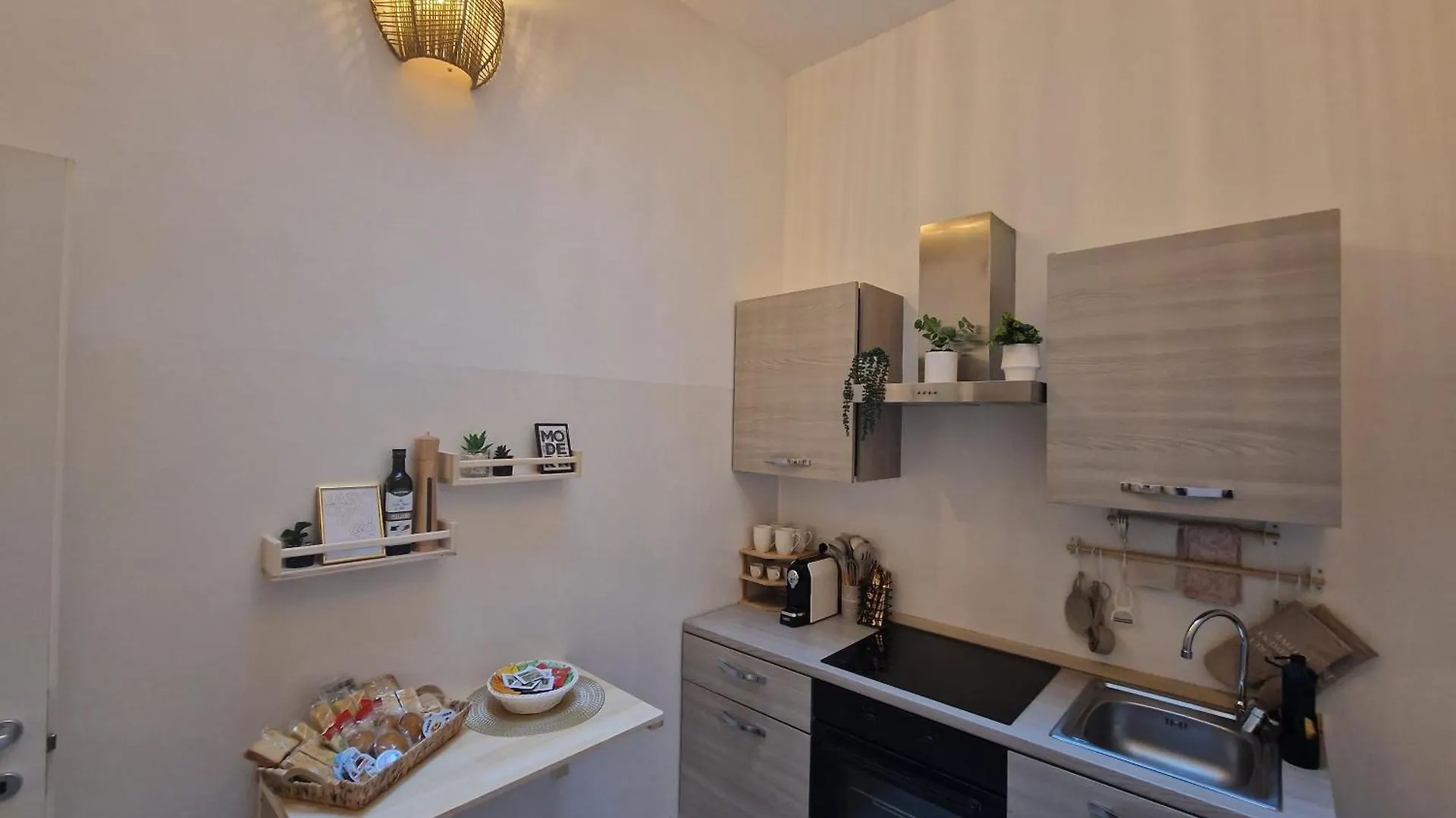 Regina Milano In Porta Romana 3 - Sky Tv, Wifi & Breakfast Box Lägenhet