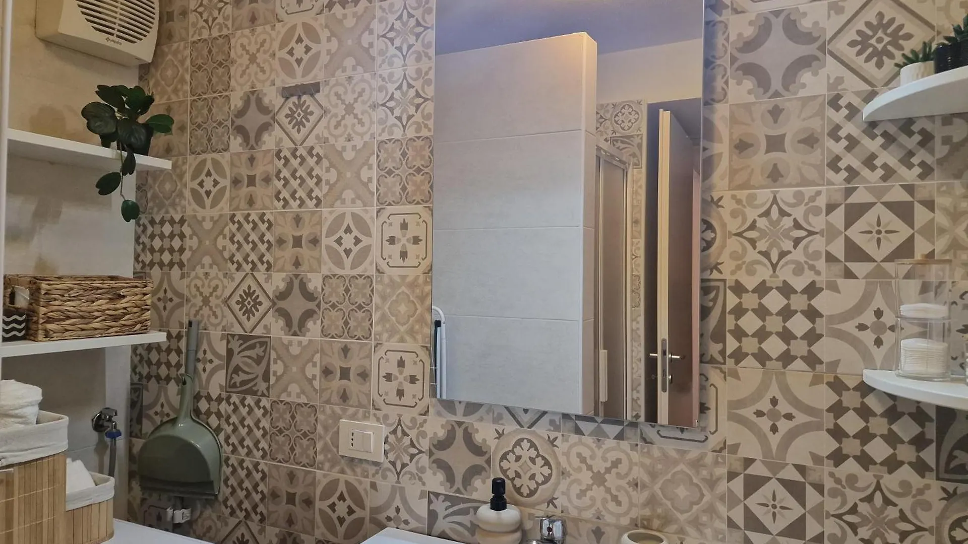 Regina Milano In Porta Romana 3 - Sky Tv, Wifi & Breakfast Box Lägenhet Italien