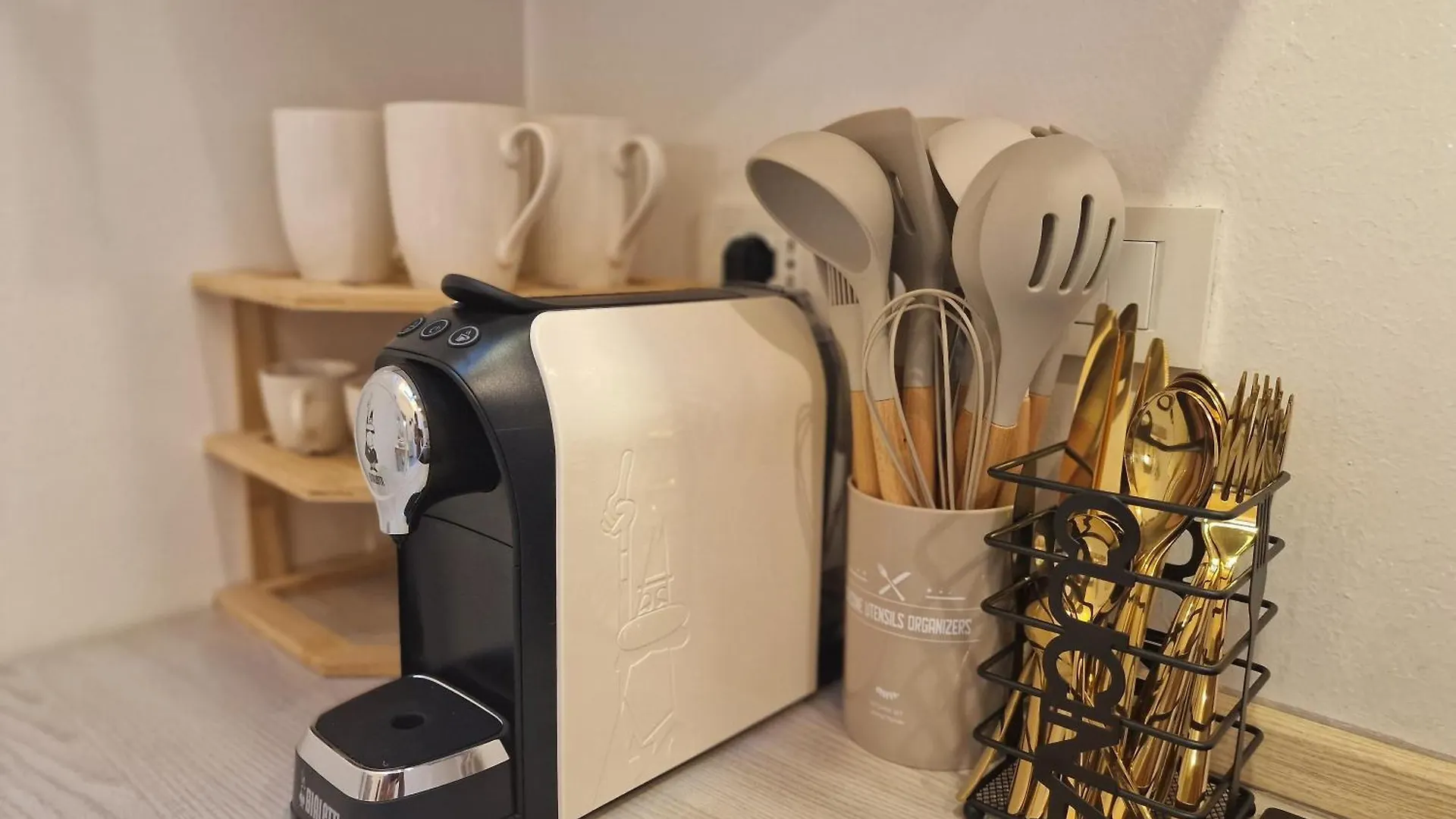 Regina Milano In Porta Romana 3 - Sky Tv, Wifi & Breakfast Box Lägenhet