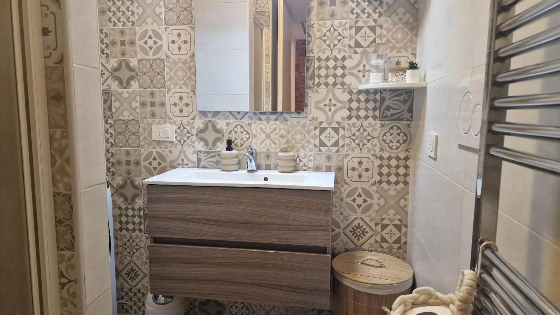 Regina Milano In Porta Romana 3 - Sky Tv, Wifi & Breakfast Box Lägenhet