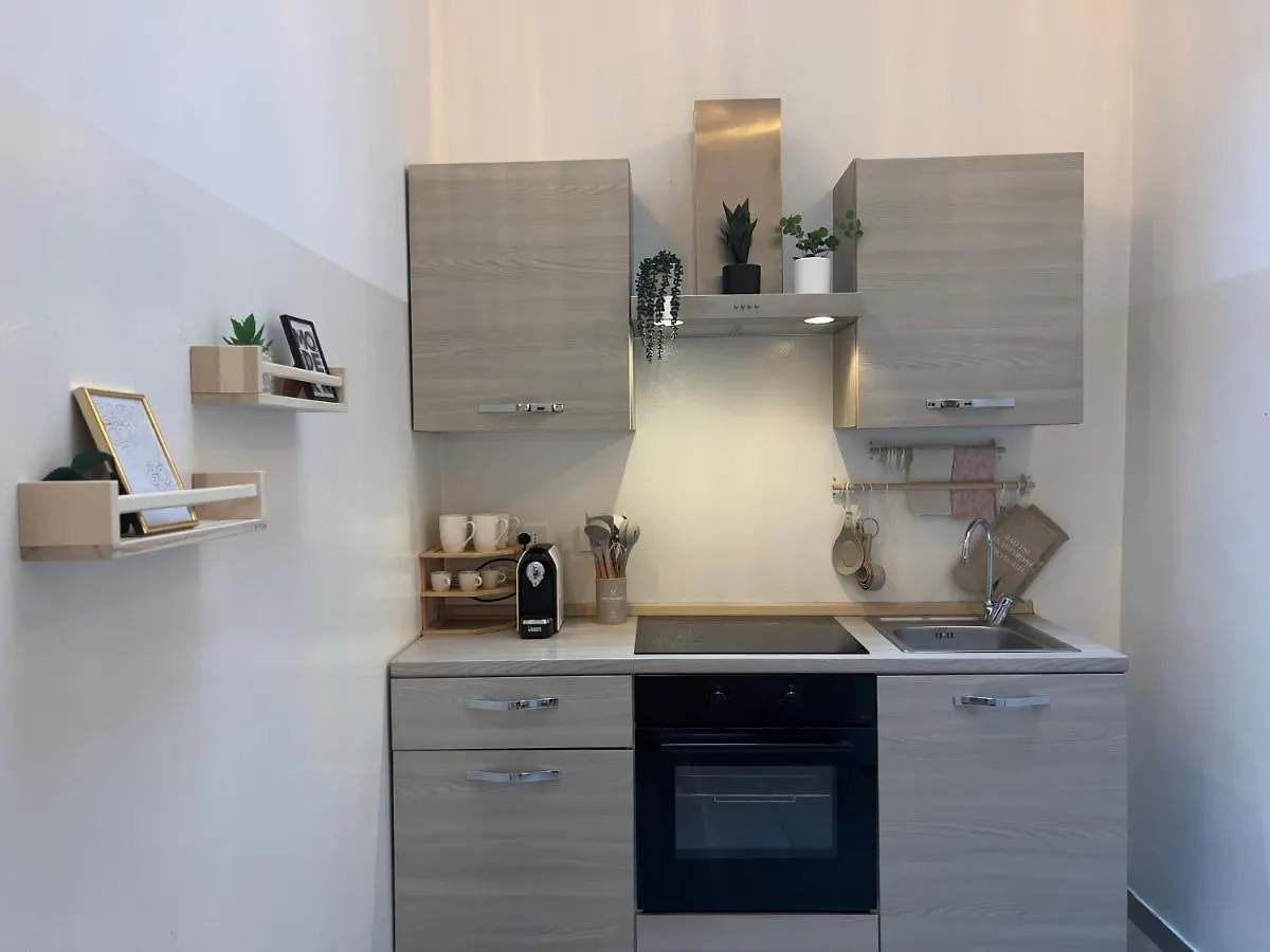 Regina Milano In Porta Romana 3 - Sky Tv, Wifi & Breakfast Box Apartment Italy