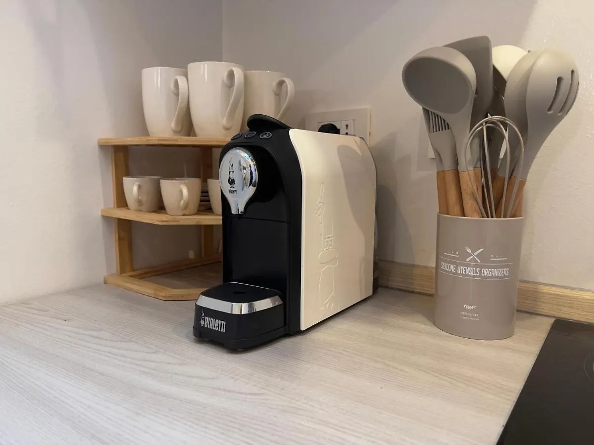 Regina Milano In Porta Romana 3 - Sky Tv, Wifi & Breakfast Box Apartment