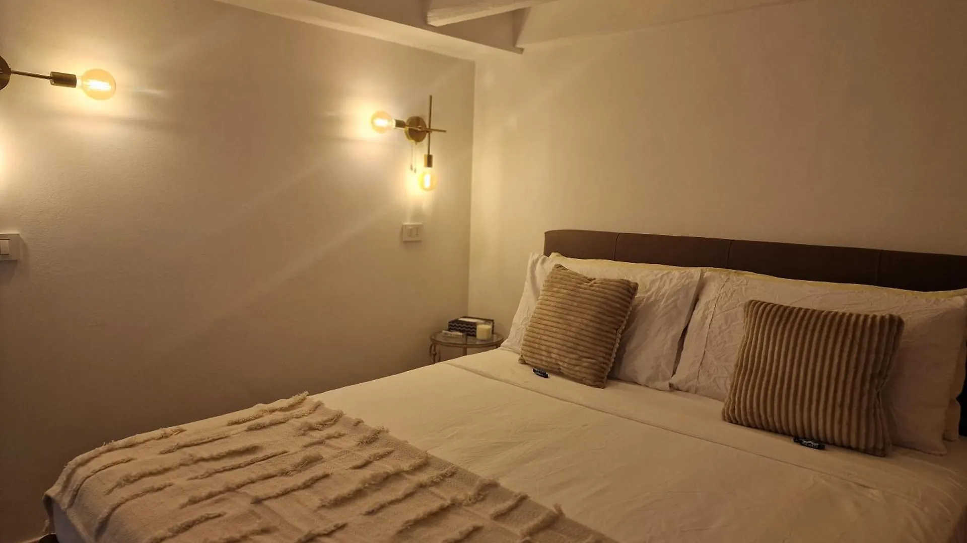 Regina Milano In Porta Romana 3 - Sky Tv, Wifi & Breakfast Box Apartment Italy
