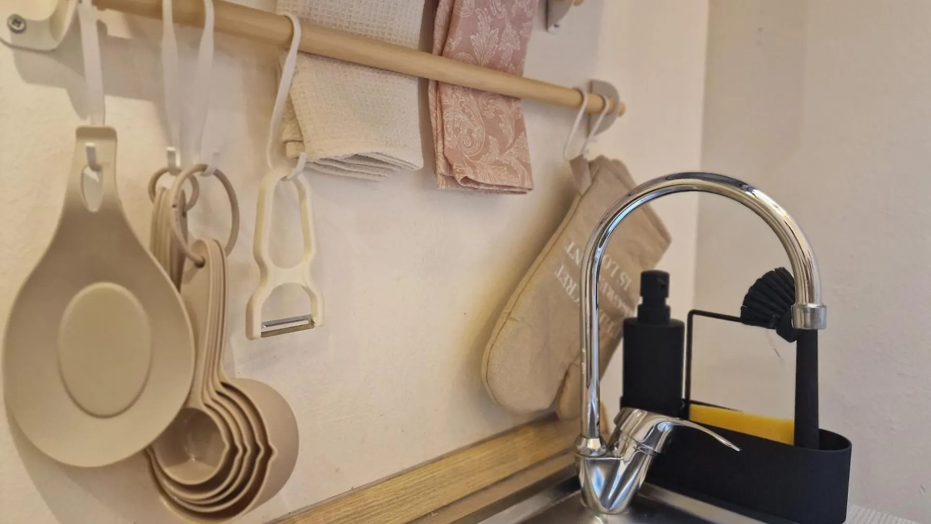 Regina Milano In Porta Romana 3 - Sky Tv, Wifi & Breakfast Box Apartment Italy